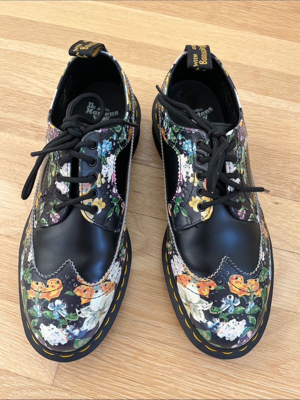 Dr. Martens Darcy Black Leather Oxford Shoes with Multicolor Floral Print size 8